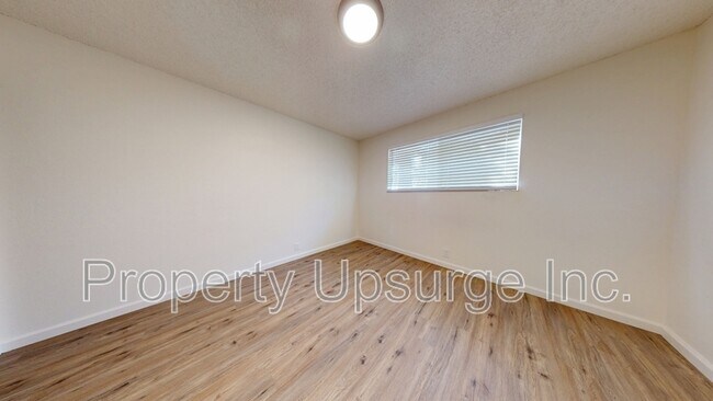 Building Photo - 445 Nelson Ave