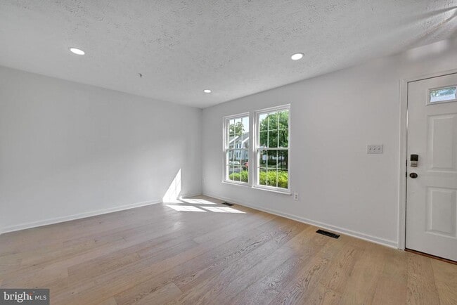 Building Photo - 7836 Foxfarm Ln
