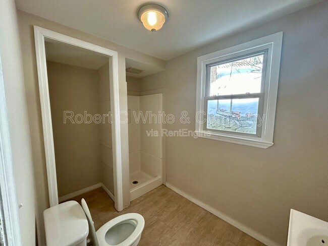 Building Photo - 314 Norwich Ave