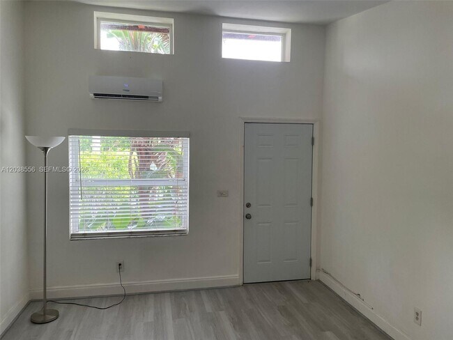 Building Photo - 1612 NE 110th Terrace