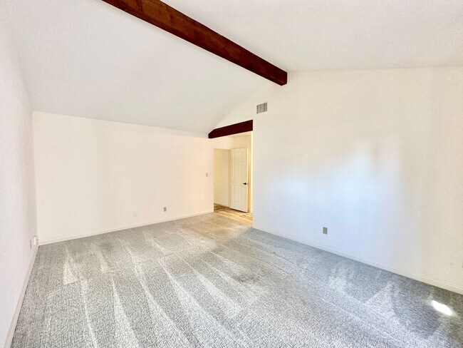 Building Photo - Sweet Single-Story, Completely Detached, Home in the Picturesque Fallbrook Village HOA Community!
