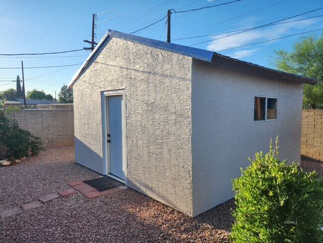 Building Photo - 830 W Stirrup Dr