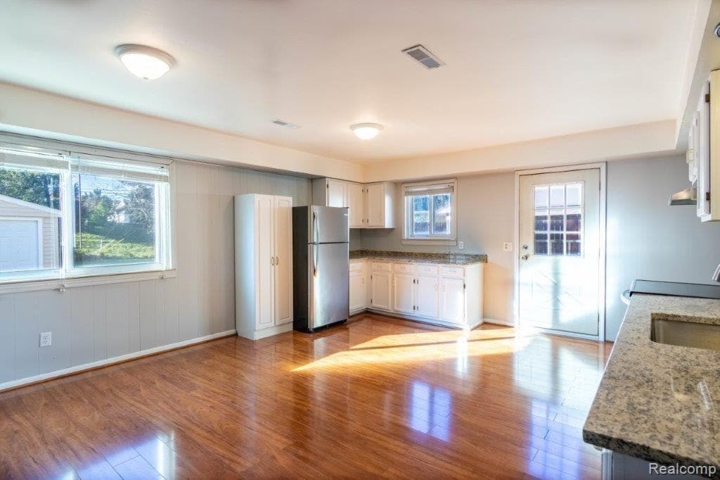 Building Photo - 2202 Isabell Ave