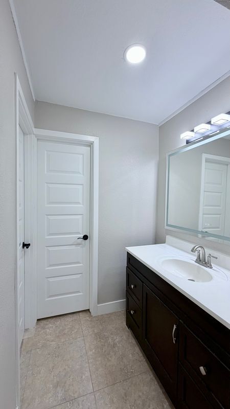 Building Photo - 2324 W Maricopa St