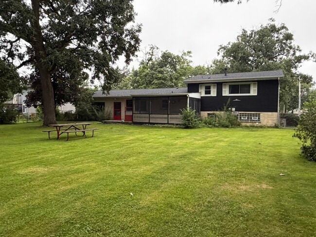 Building Photo - 12838 Artesian St