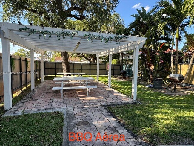 Building Photo - 2160 SW 16th Ave