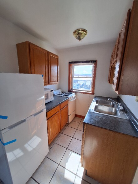Building Photo - 2071 Ulster Ave