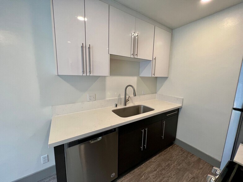 Building Photo - 12727 Matteson Ave