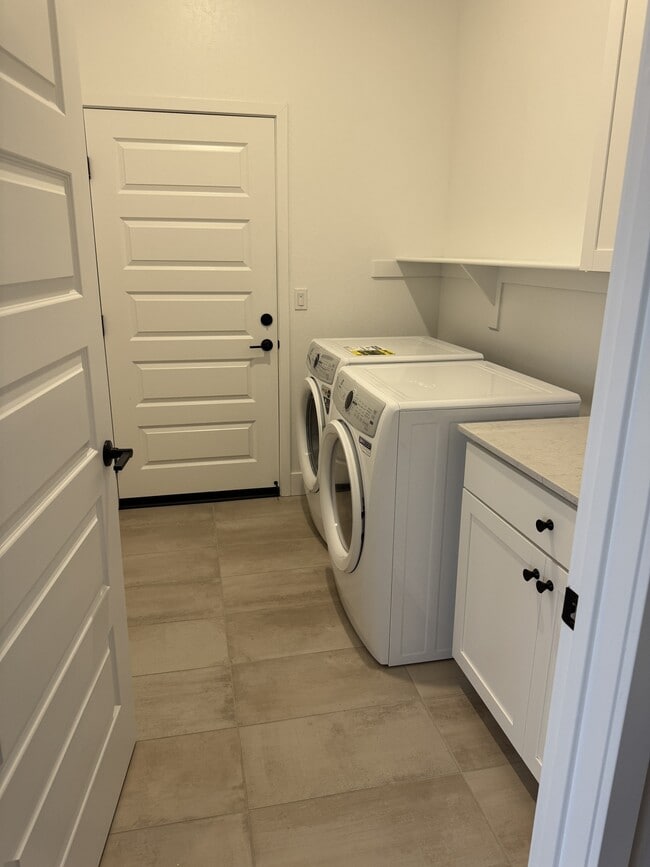 Building Photo - 7419 Castle Dr