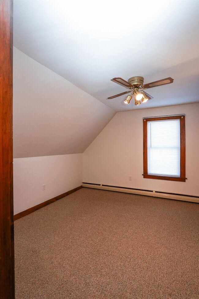 Building Photo - 25 Blucher St