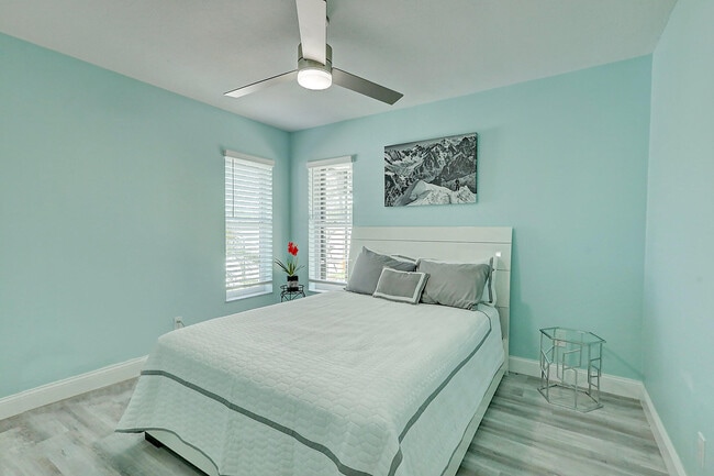 Building Photo - 238 SW Grove Ave