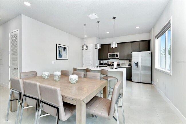 Building Photo - 7740 Sandy Ridge Dr