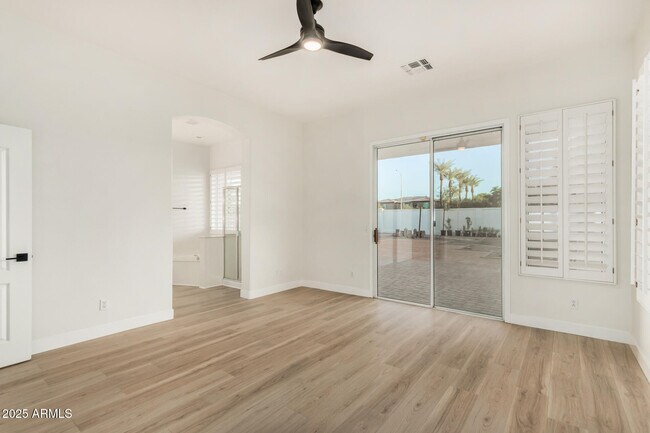 Building Photo - 925 W San Marcos Dr
