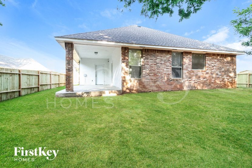 Building Photo - 4200 MacKenzie Dr