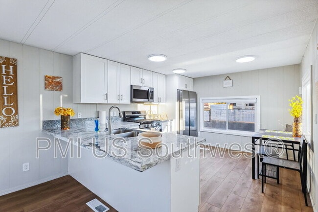 Building Photo - 437 Riverfront Dr