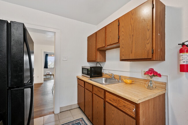 Building Photo - 2241 Hawthorne Ave