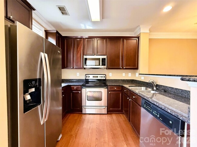 Building Photo - 8636 Beaver Creek Dr