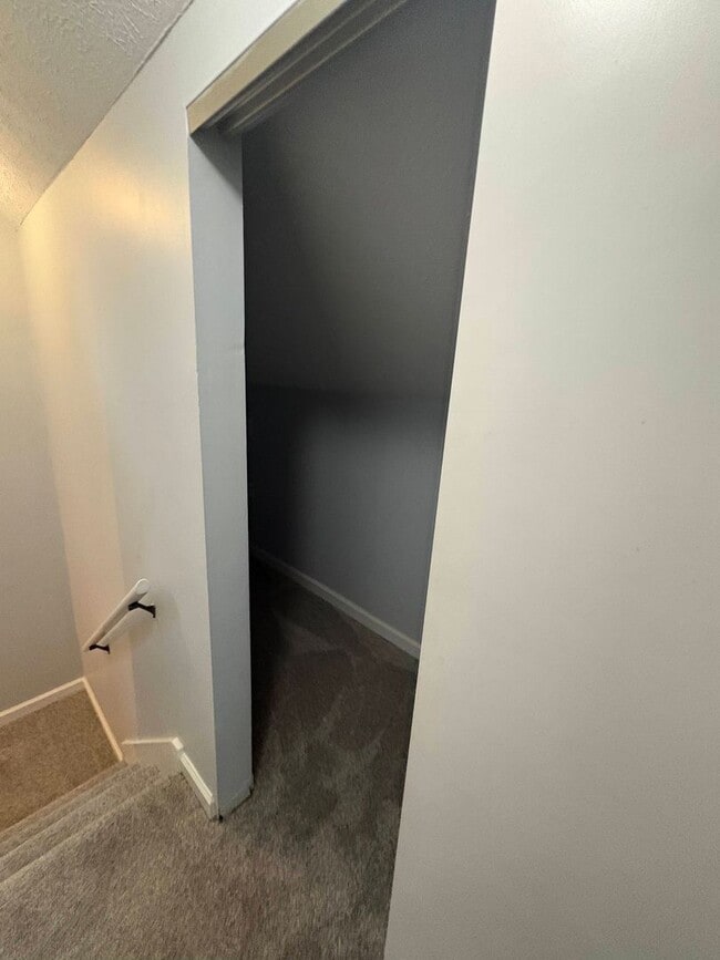 Building Photo - 3 Bd 1.5 Bath Single Family Home