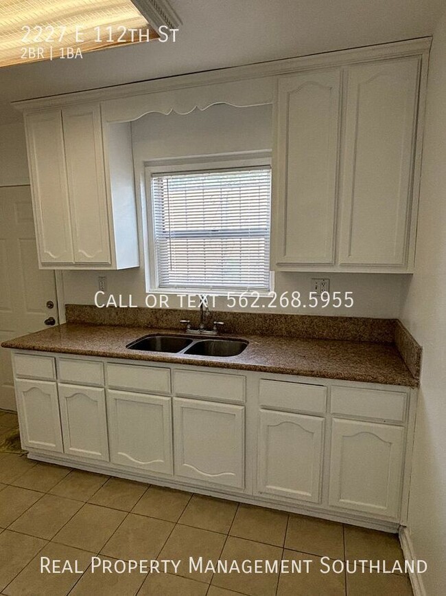 Building Photo - 1 Bedroom available now in Los Angeles!!