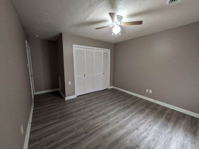 Building Photo - 6350 Arrowhead Dr