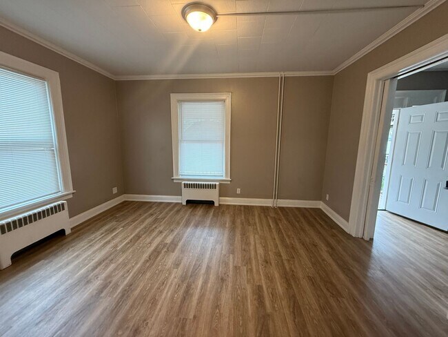 Building Photo - Charming 4-Bedroom Single-Family Home | Section?8 Eligible