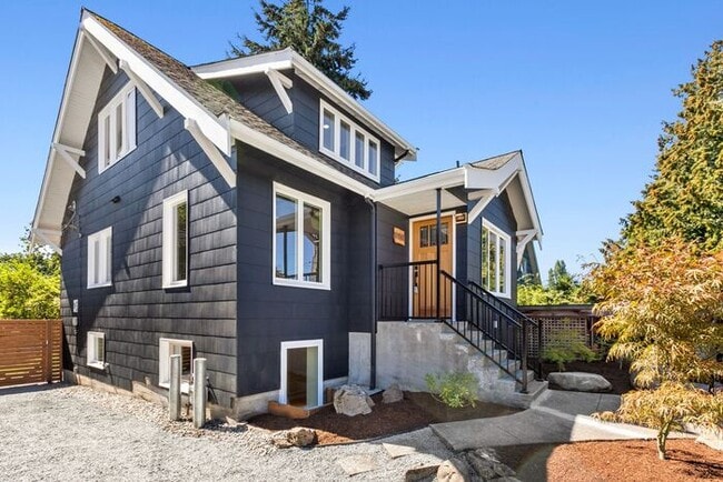Building Photo - Stunningly Remodeled 1905 Beauty w/ AIR CO...
