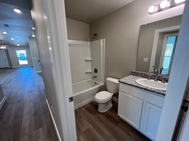Building Photo - 3 Bedroom Townhome In Harvest Wolfforth!