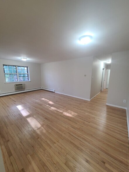 Building Photo - 534 Church Rd