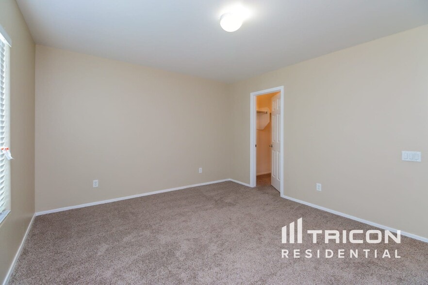Building Photo - 43009 W Kristal Ln