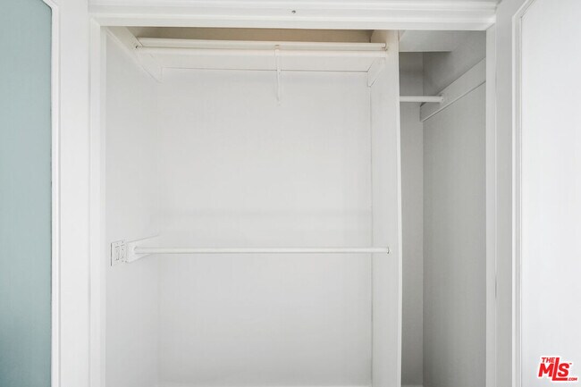 Building Photo - 18101 W Coastline Dr