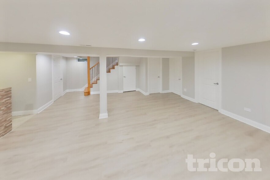 Building Photo - 1421 Redwood Dr