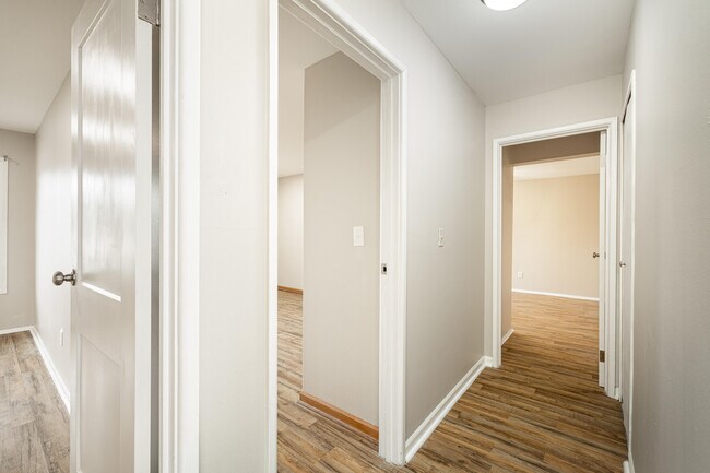 Building Photo - 893 Cliffs Dr