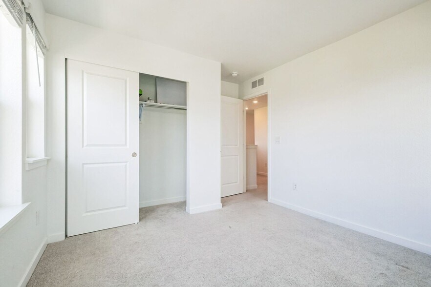 Building Photo - 541 Byrd Aly