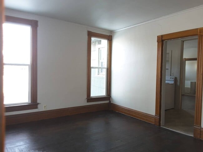 Building Photo - 410 E Madison St