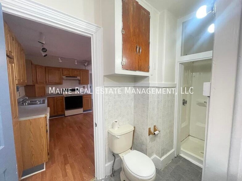 Building Photo - 59 Elm St