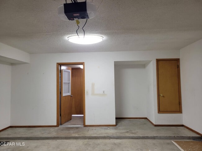 Building Photo - 6920 Imperial Ridge Dr