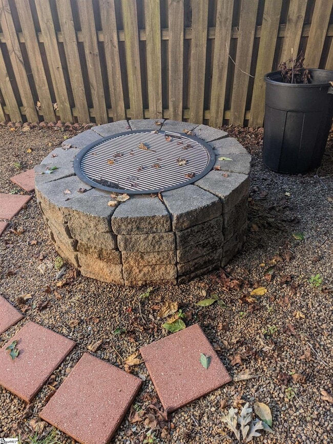 Building Photo - 10 Alex Ct