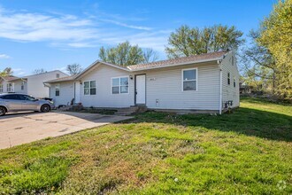 Building Photo - *COMING SOON* Beautiful 2-bedroom Duplex i...