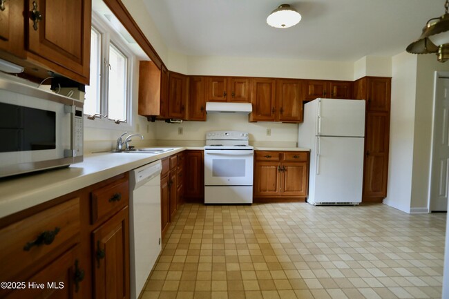 Building Photo - 154 Knollwood Dr