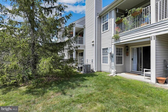 Building Photo - 704 Eagles Chase Dr