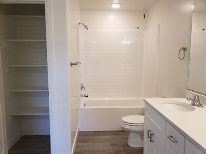 Building Photo - Azalea Townhomes Poolside Living 3 Bed 2.5...