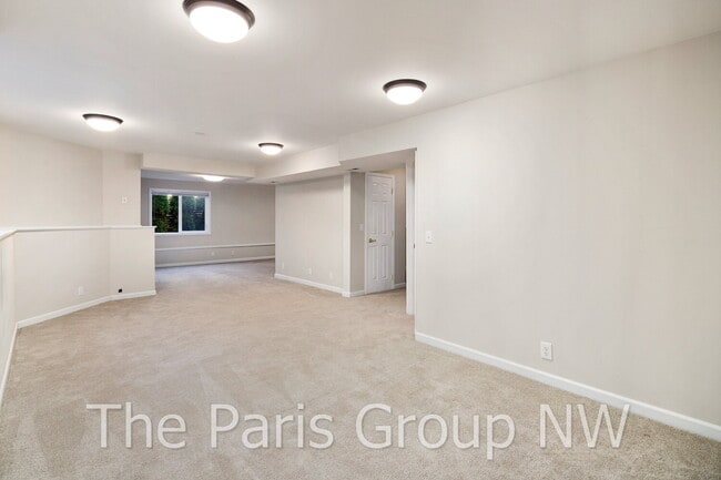 Building Photo - Extraordinary 3463sf Newcastle Home * Amazing Outdoor Spaces * A/C