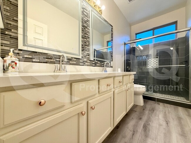 Building Photo - 1432 S Apache Dr