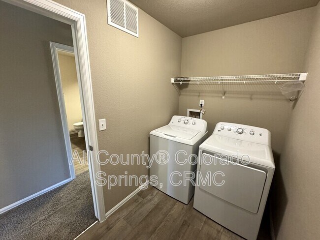 Building Photo - 7622 Jack Pne Grv