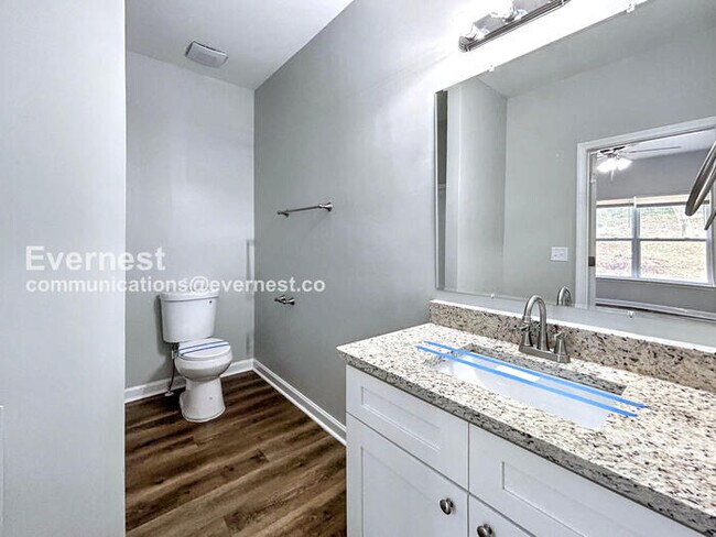 Building Photo - Fast-Track Savings /6 Bed, 3 Bath Home with Fenced Yard & Off-Street Parking / Pet-Friendly / Ava...