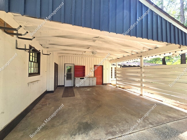 Building Photo - 2795 Arlington Rd