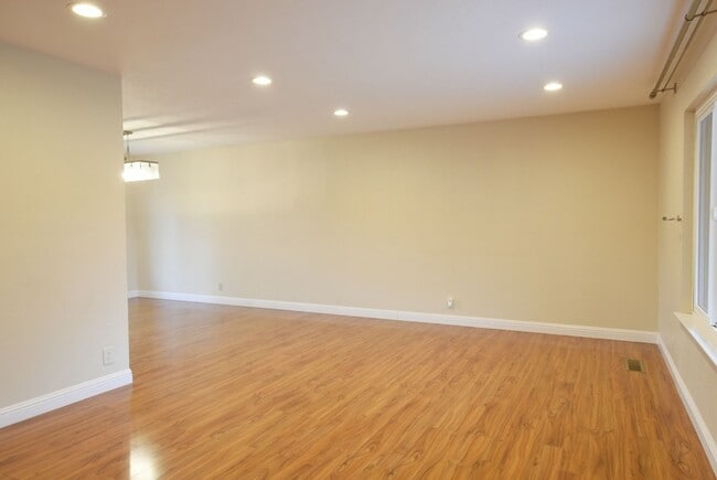 Building Photo - Beautifully Updated 5 Bedroom and 3 Bath Home in Desirable Blossom Valley Neighborhood!