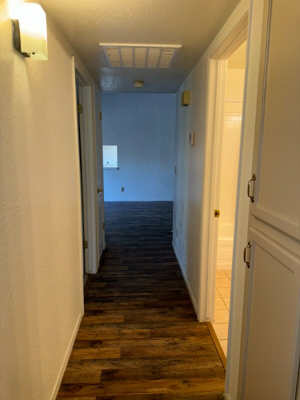 Building Photo - 284 W Lexington Ave