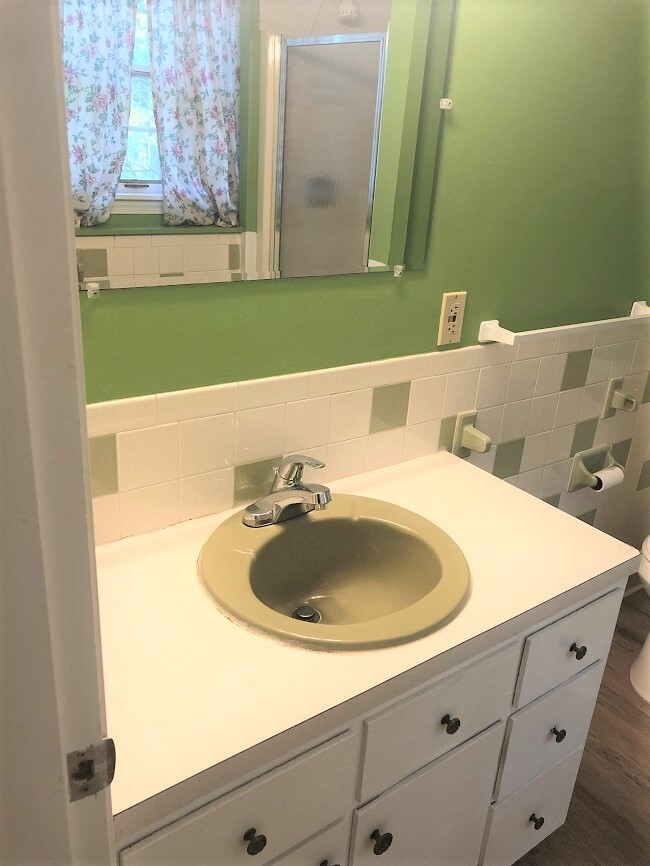 Building Photo - 663 Essex St