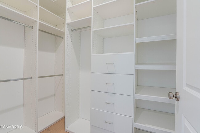 Building Photo - 252 Capri Dr